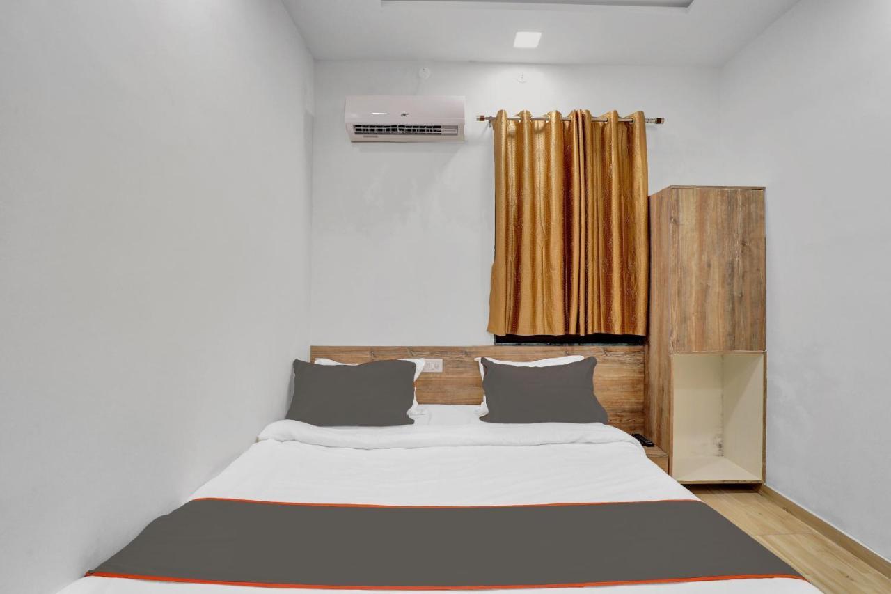 Collection O 83344 Hotel New River Rajkot Exterior photo