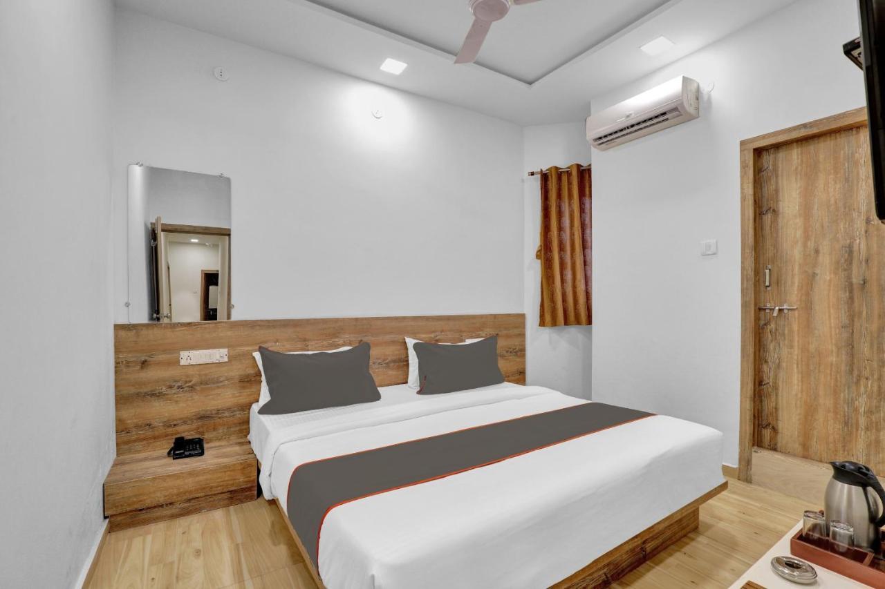Collection O 83344 Hotel New River Rajkot Exterior photo