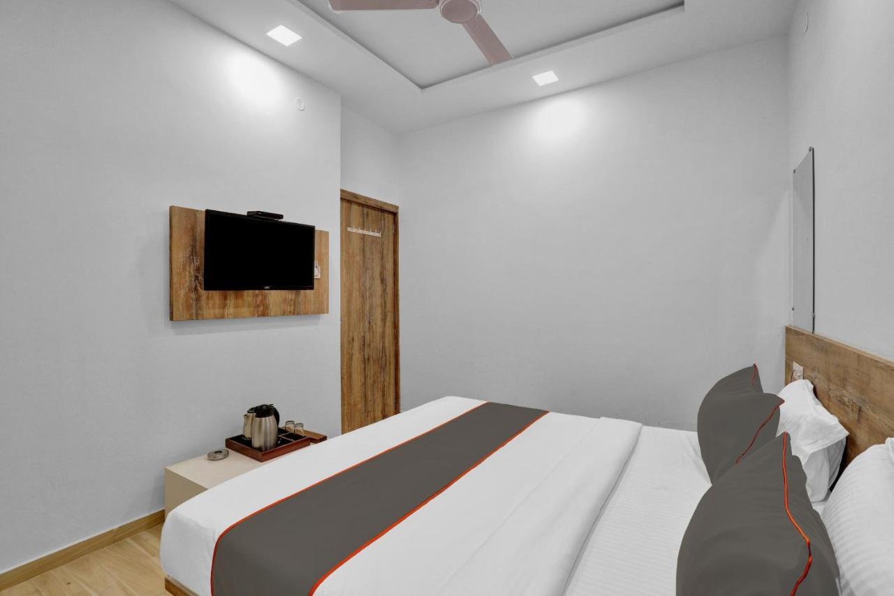 Collection O 83344 Hotel New River Rajkot Exterior photo