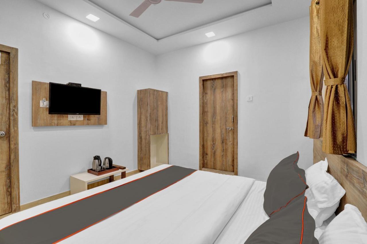 Collection O 83344 Hotel New River Rajkot Exterior photo